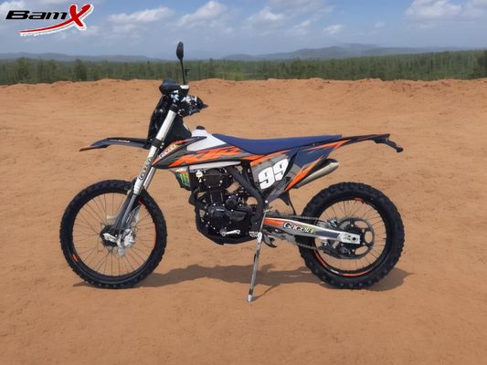 品質 Dirt Bike チェーン駆動システム 燃料容量4〜6とディスク/ドラムブレーキのデュアルスポーツバイク 工場